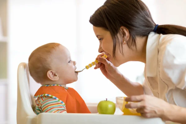 عوارض زود غذا دادن به نوزاد چیست؟ 1 عوارض زود غذا دادن به نوزاد