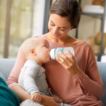 نوزاد با شیشه شیر ست آغازین ۷ تکه فیلیپس اونت PHILIPS AVENT سری AntiColic